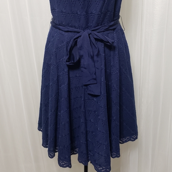 BB Dakota NWT Sz 8 Navy Eyelet Fit & Flare Dress - Picture 7 of 16